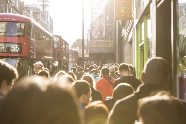 The smart investor combats the bandwagon effect
